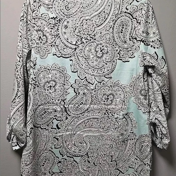 The Limited Paisley Lightweight Tunic - Picture 2 of 10
